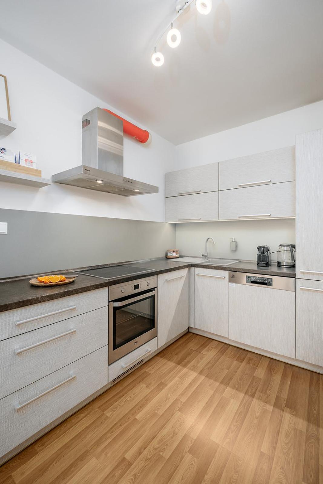 Prague Days - Bright Apartment - Balcony - Private Parking Εξωτερικό φωτογραφία