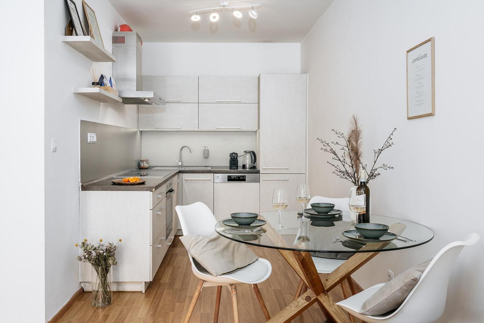 Prague Days - Bright Apartment - Balcony - Private Parking Εξωτερικό φωτογραφία